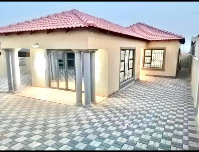 3 BEDROOM HOUSE FOR SALE IN TOEKOMSRUS